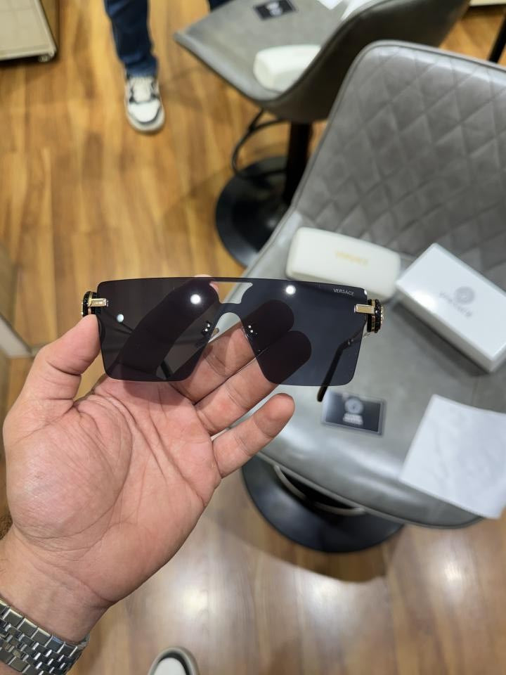 Vers_ace_4119_gold_black