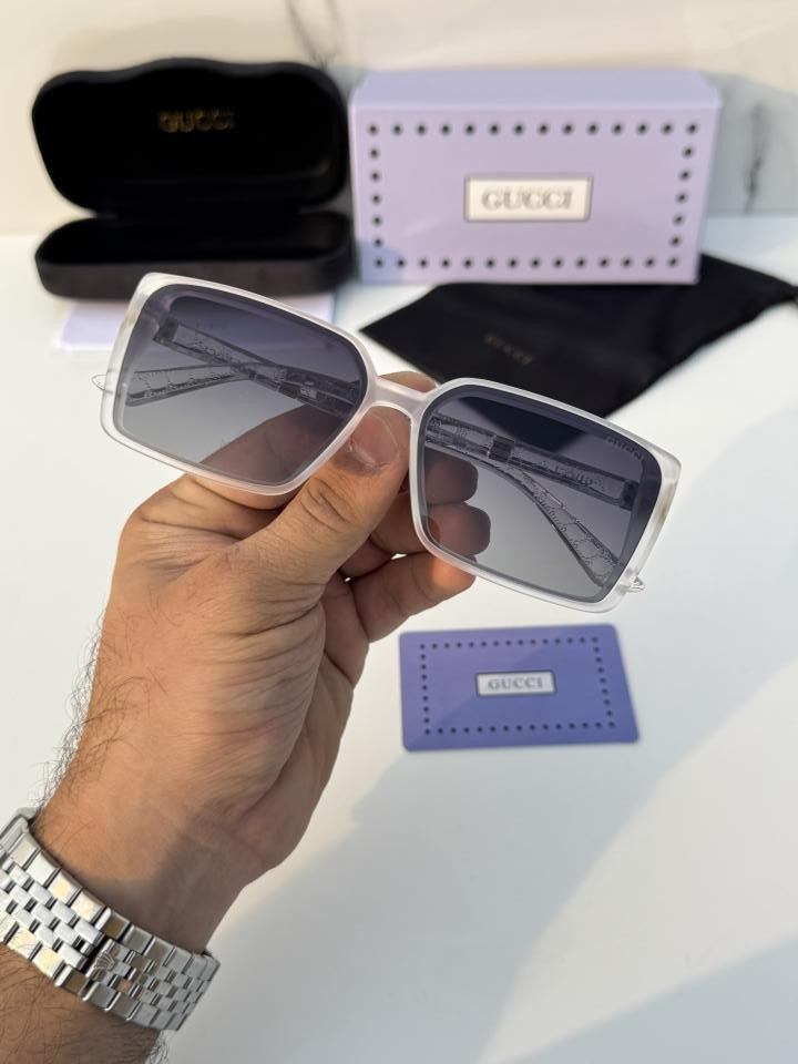 Gu_cci_2892_water_black