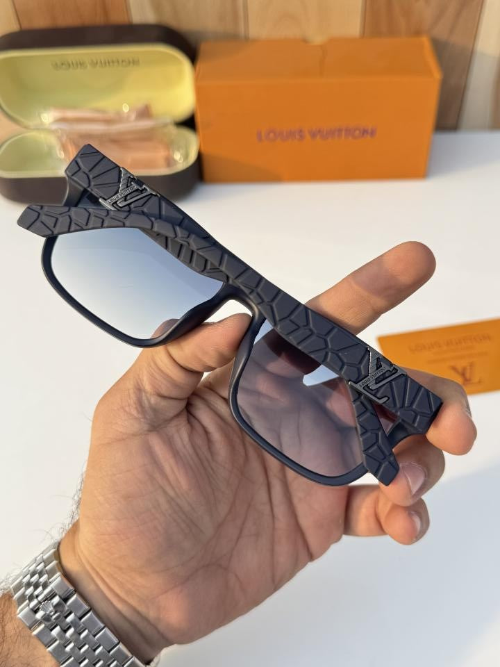 Lo_uis_vu_itton_578_matt_blue