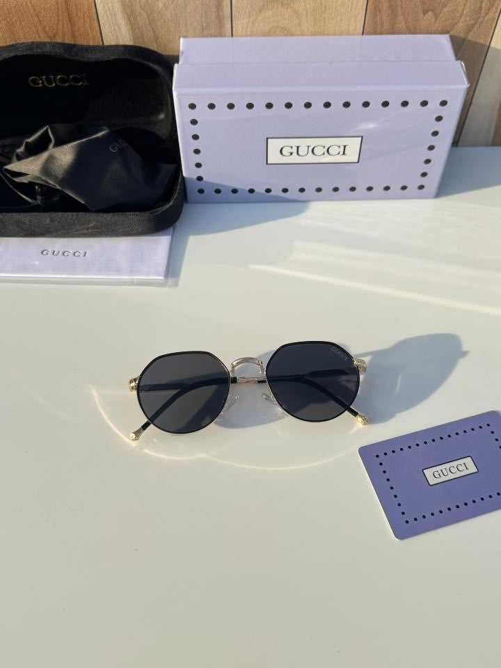 Guc_ci_351_gold_black